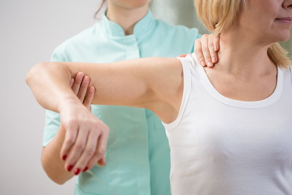 scrúdú ag dochtúir le osteochondrosis ceirbheacs
