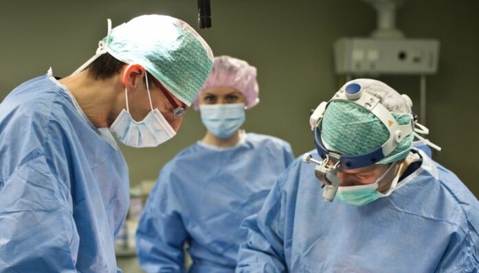 cóireáil mháinliachta ar arthrosis glúine